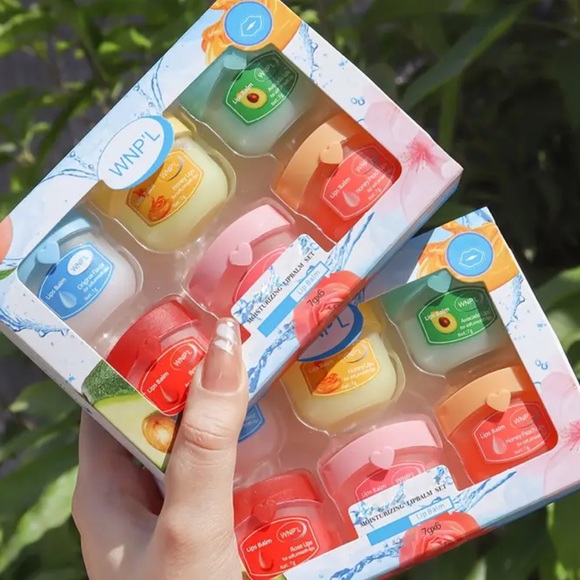 6 in 1 Lip Balm Gift Set! 6 Kinds Of Fruit Flavored Lip Gloss! - Picture 3 of 8